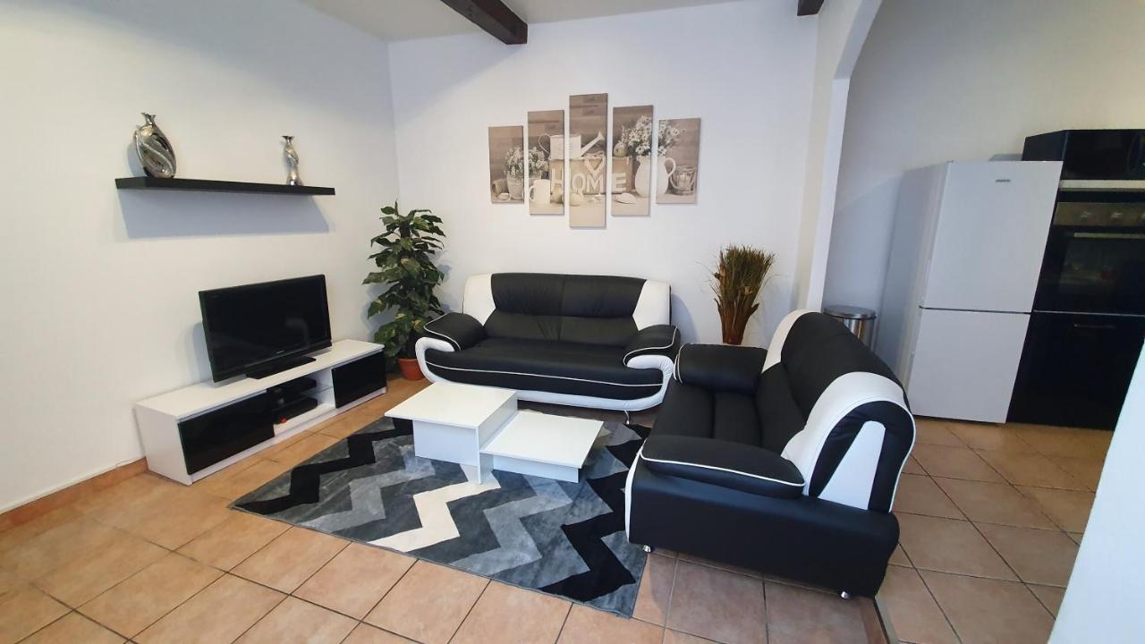 La Caverne De La Rose D'Or Apartment Orange  Exterior photo